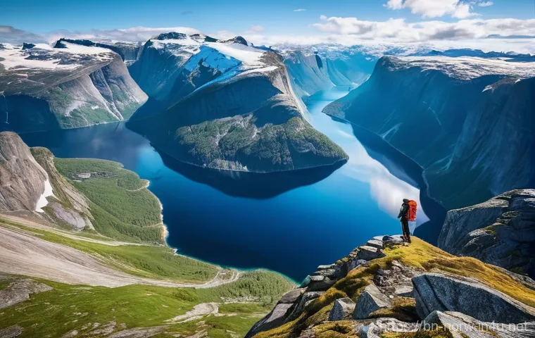 노르웨이 하이킹 코스 추천 - **Preikestolen at Golden Hour:** A breathtaking wide shot of Preikestolen (Pulpit Rock) in Norway, b...